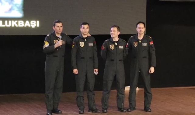 SOLOTÜRK Pilotları Öğrencilerle Buluştu