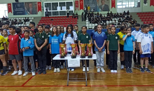 Sportif Yarışmalarda Dereceye Giren Öğrenciler Ödüllendirildi