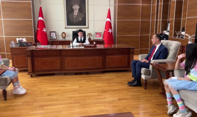 Taşolar, Minik Valiye Makam Şoförlüğü Yaptı