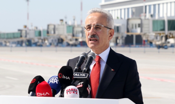 Uraloğlu, Antalya Havalimanı'nda konuştu