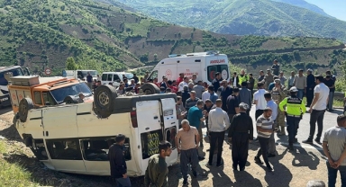 Öğrenci Servisi Devrildi:14 Yaralı