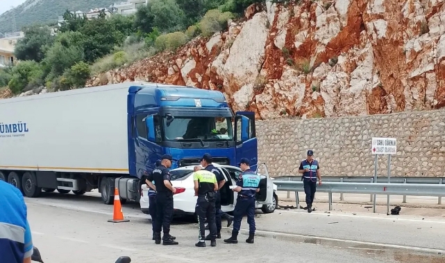 Otomobil Tırla Çarpıştı,Sürücü Yaralı