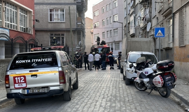 Sinir Krizi Geçirip Evi Ateşe Verdi!
