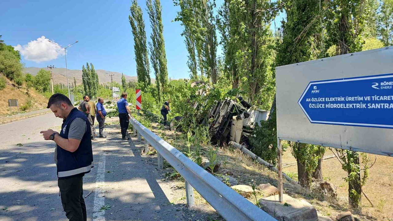 Freni Boşalan Kamyon Uçuruma Yuvarlandı: 1 Ölü