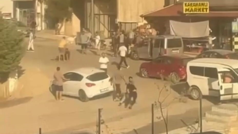 Araç Sürücüsünün Açtığı Kapıya Çarpan Motosikletli Yaralandı