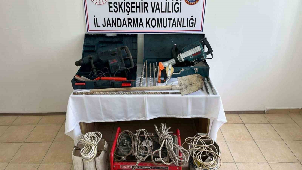 Kaçak Kazı Yaparken Suçüstü Yakalandılar