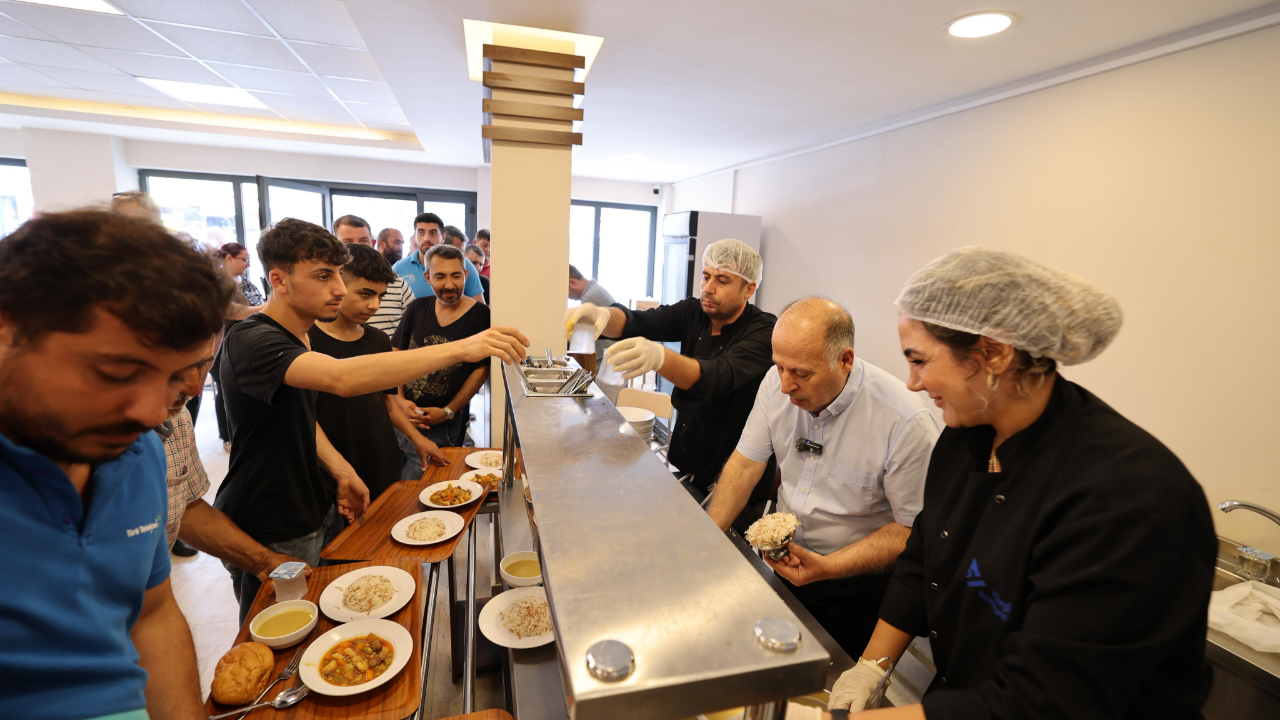 Yüreğir'de İlk Kent Lokantaları Hizmete Girdi
