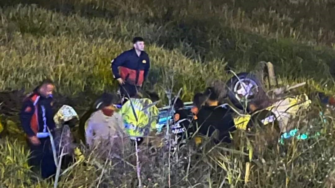 Kontrolden Çıkan Otomobil Tarlaya Uçtu: 1 Ölü, 1 Yaralı