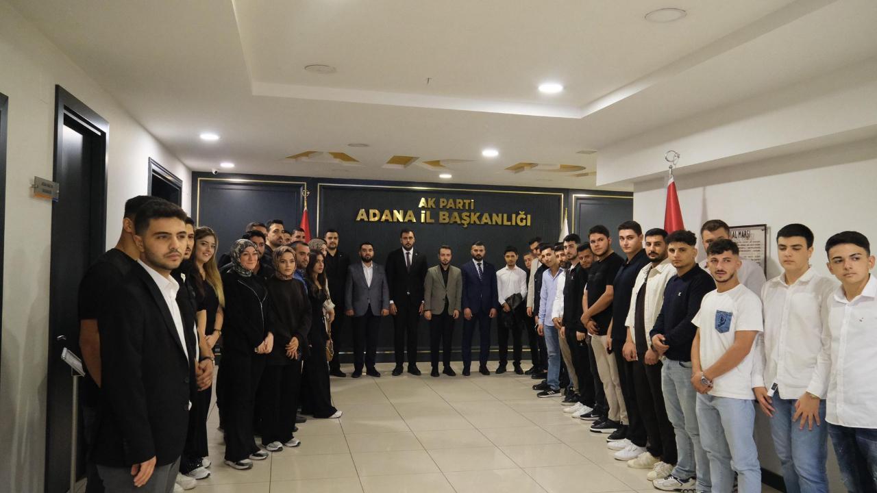 AK Gençlik Adana İYİ Partilileri Üye Yaptı