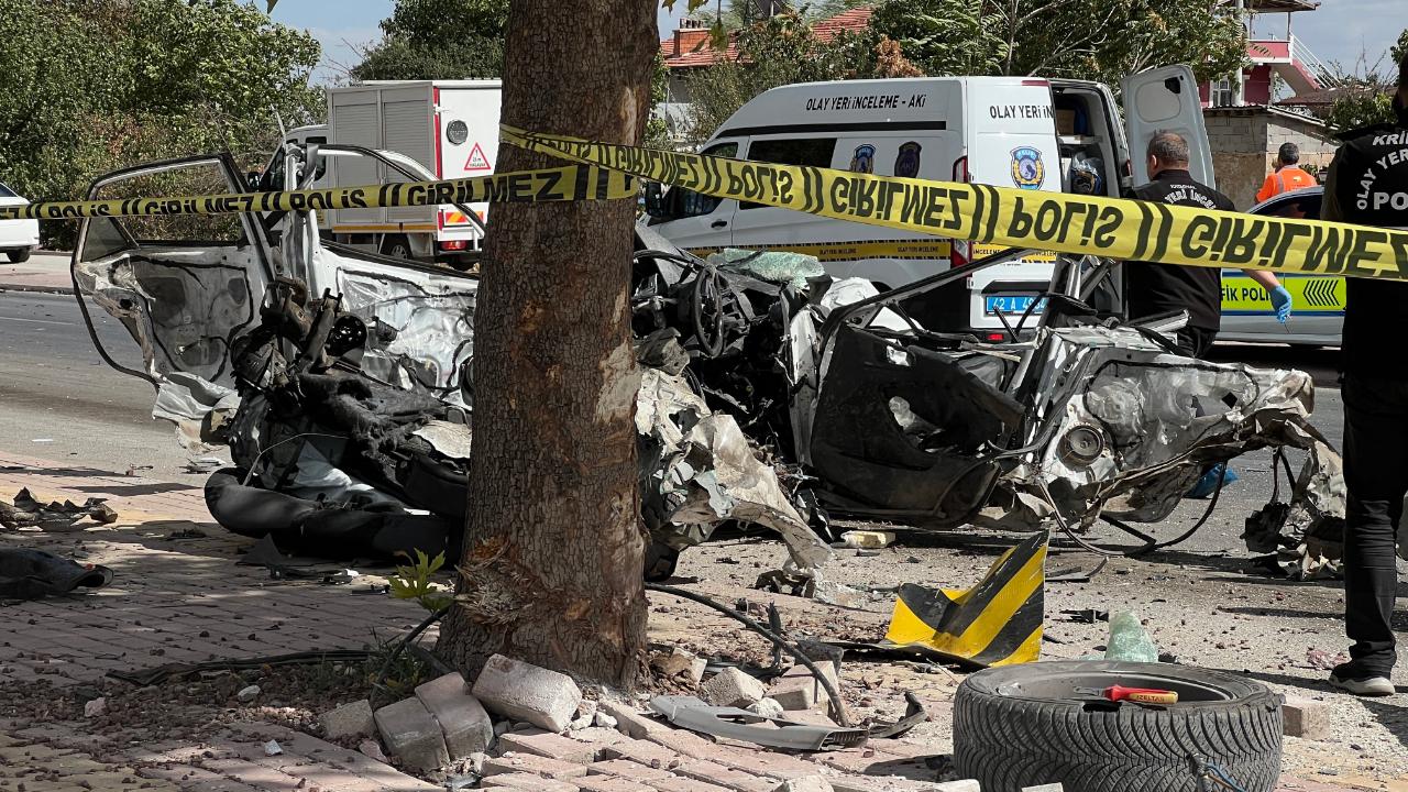 Kırmızı Işıkta Duran Otomobile Arkadan Son Sürat Çarptı