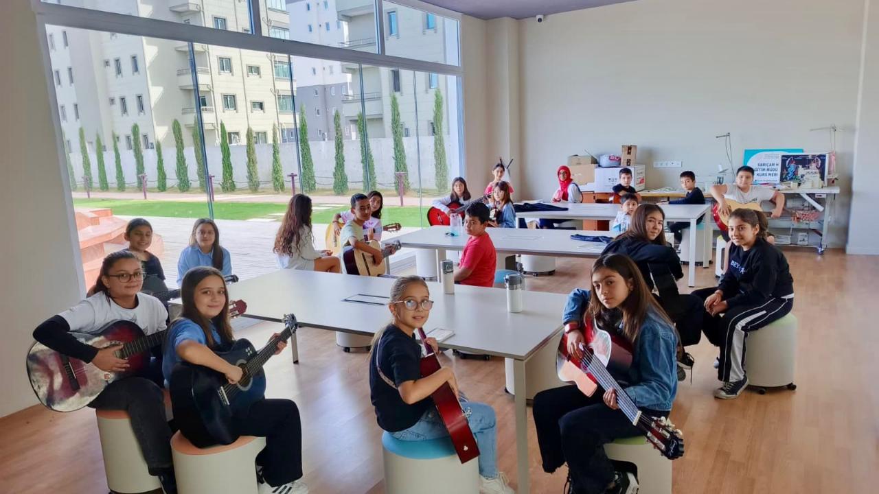 Sarıçam'da Saz ve Gitar Kursları Başladı