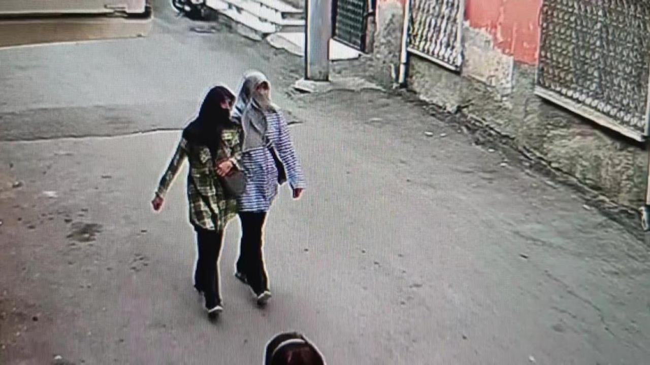 Eşarplı Hırsızlar!