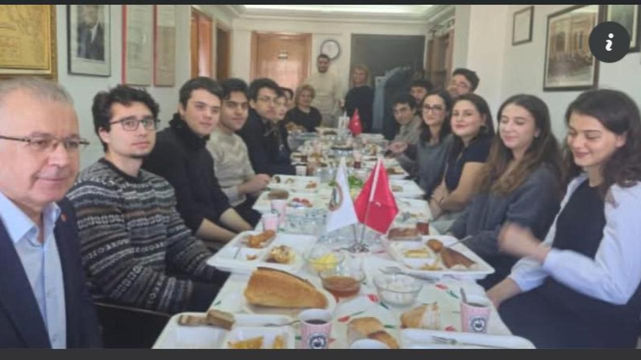 “KA-VAK GENEL MERKEZ BİNASINDA ÖĞRENCİ TOPLULUĞU İLE KAHVALTI”