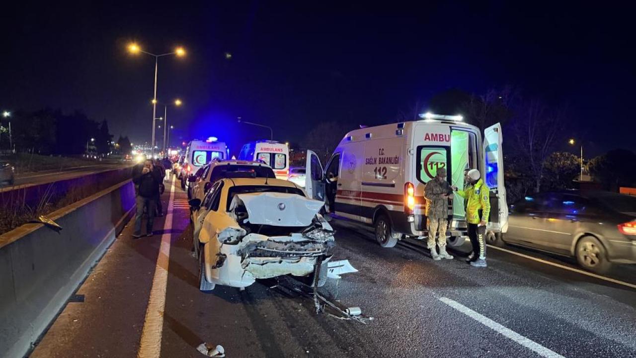 Zincirleme Kaza:2'si Asker 5 Yaralı