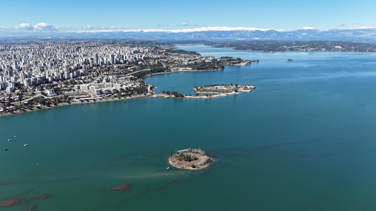 Gölde Su Seviyesi Yükseldi ,Sevgi Adası Yolu Kayboldu
