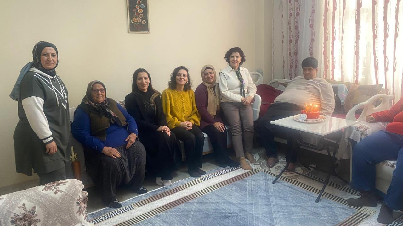 Kadirlide Çelikkanat Ailesine sevgilerle…