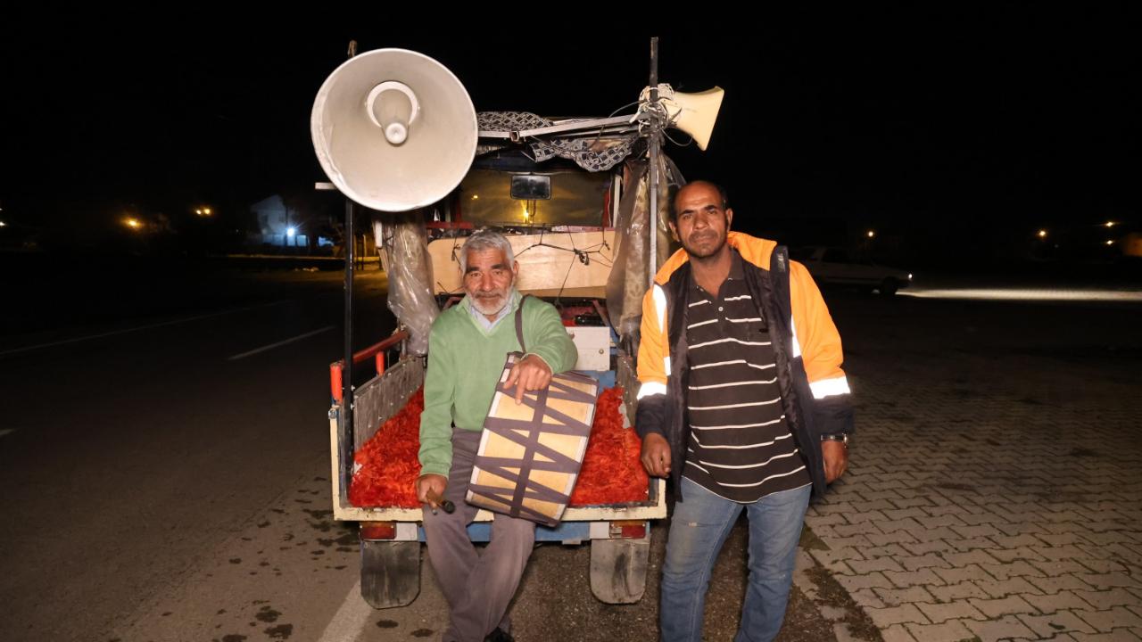 Ramazan Davulcusundan Hem Geleneksel Hem Teknolojik Yöntem