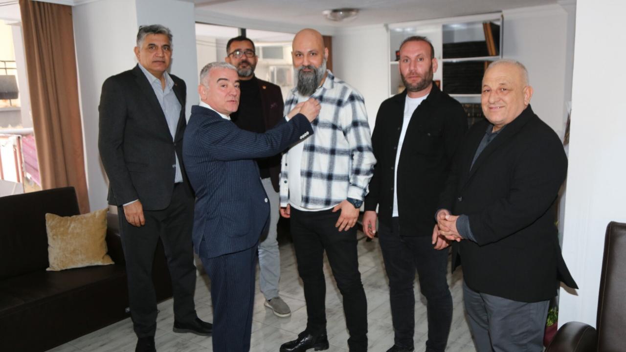 Soner Kan’a Üyelik Rozeti
