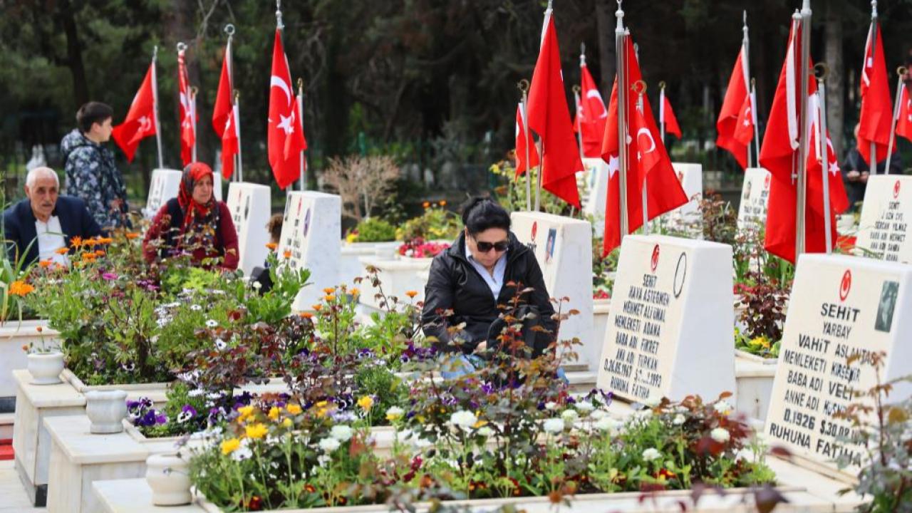 Adana’da Şehitler Unutulmadı