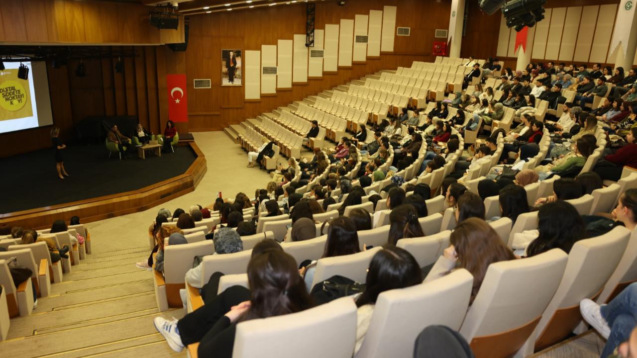 ÇÜ'de “Ekranda Mısın?” Etkinliği