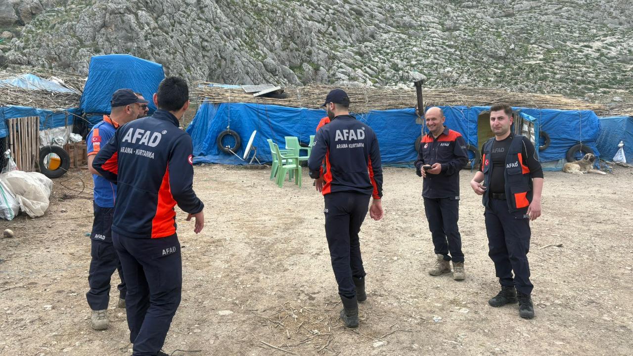 Kozan’da Kayıp Keçi Operasyonu:AFAD Ekipleri Uçurumdan Sağ Kurtardı
