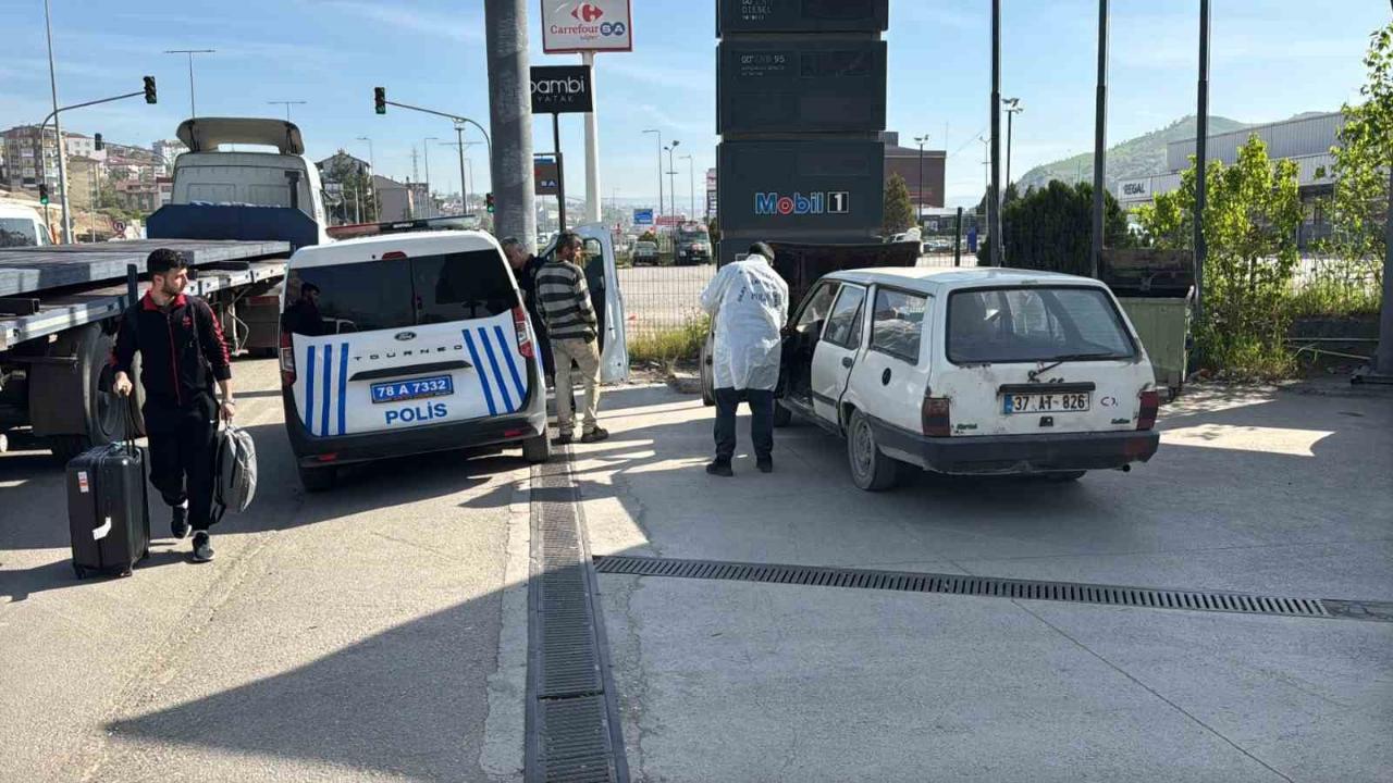 Çalıntı Otomobil Akaryakıt İstasyonunda Bulundu