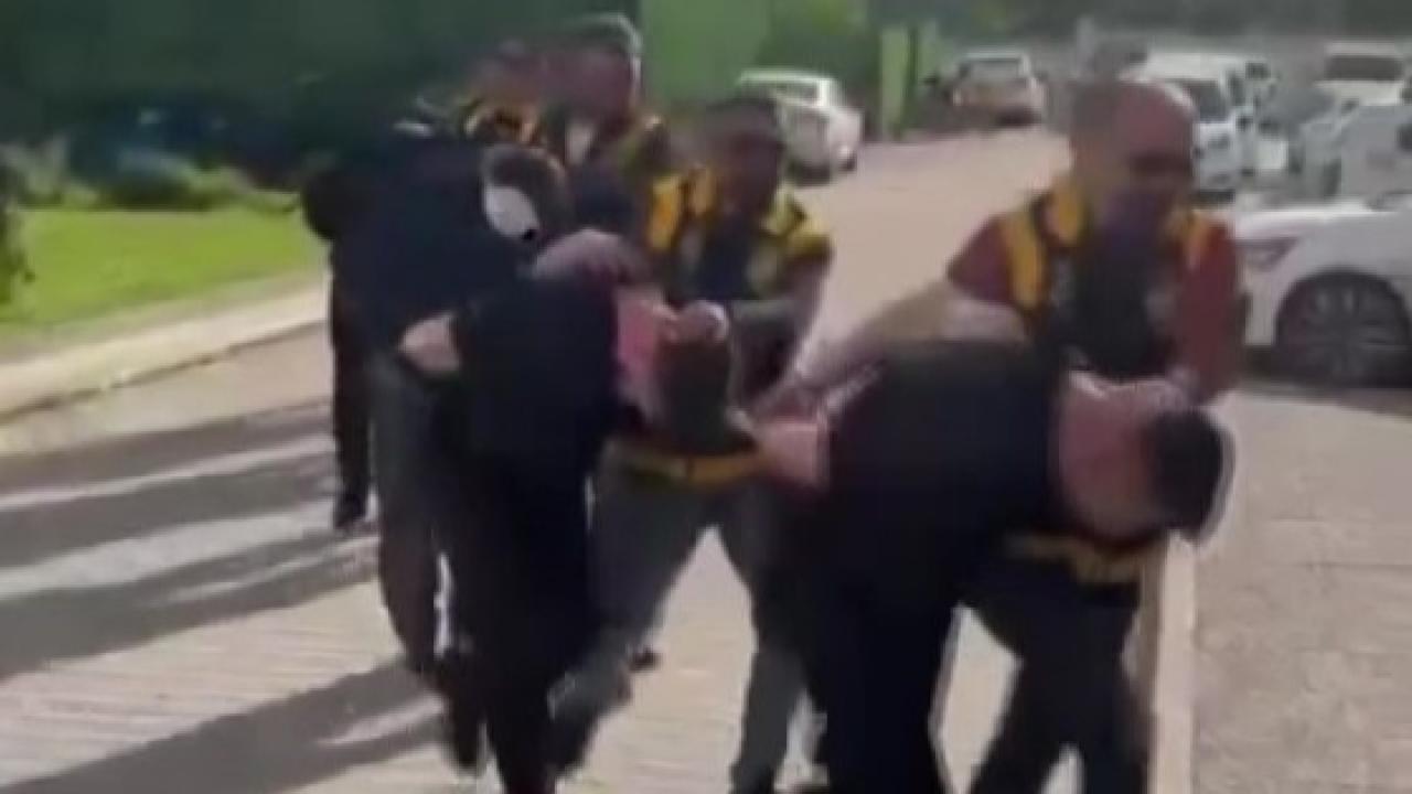 Husumetlilerini Korkutmak İçin Havaya Ateş Açmışlar!