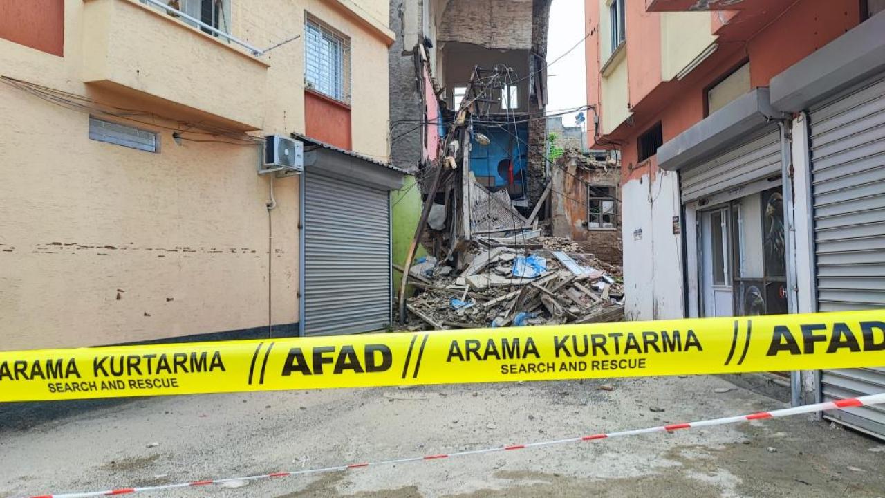 Metruk Bina Sağanak Yağışa Dayanamadı