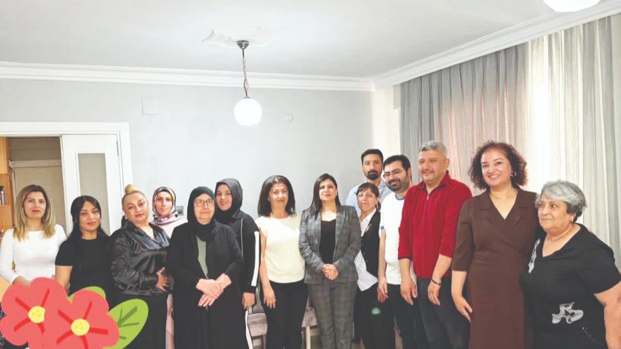 Siyaset Koçu Özlem Pekduraner’den DEVA Partisi Çukurova İlçe Kadın Kolları’na Etkili İletişim Eğitimi