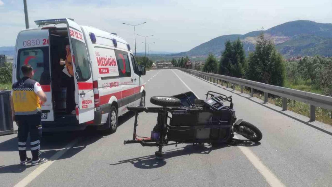 Tır İle Elektrikli Motor Çarpıştı:1 Ölü, 4 Yaralı