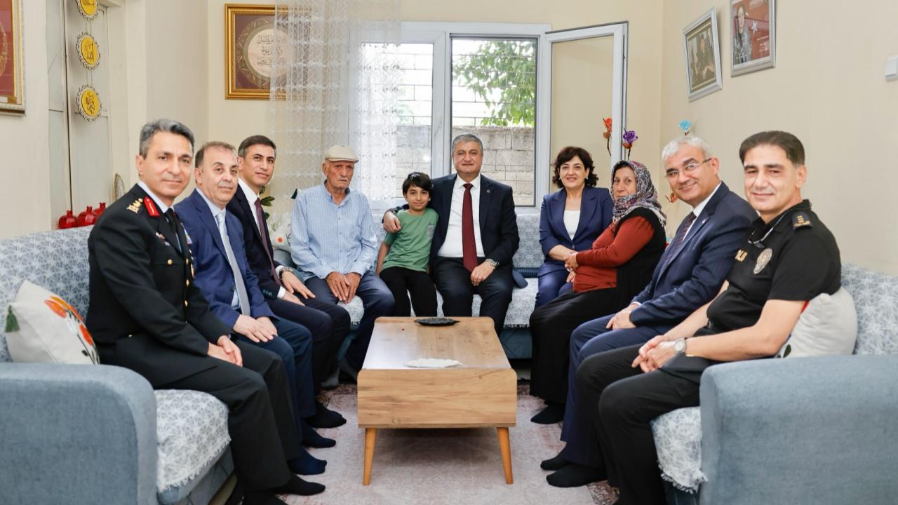 Vali Yavuz'dan Şehit Ailelerine Ziyaret
