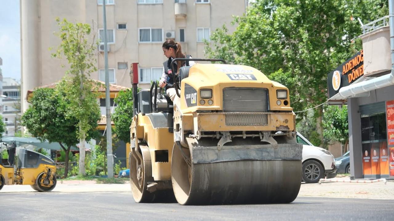 Ceyhan Belediyesi'nden Merkez ve Kırsal Mahallelerde Asfalt Seferberliği