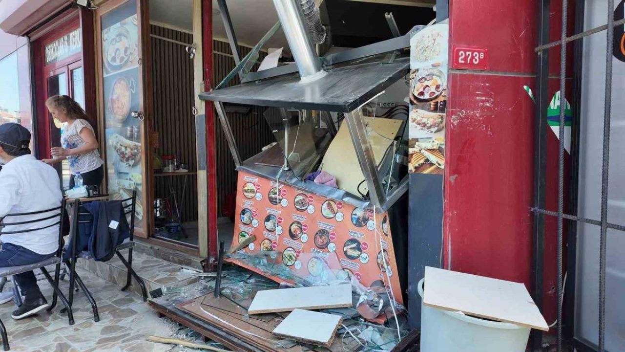Direksiyon Hakimiyetini Kaybetti, Restorana Daldı