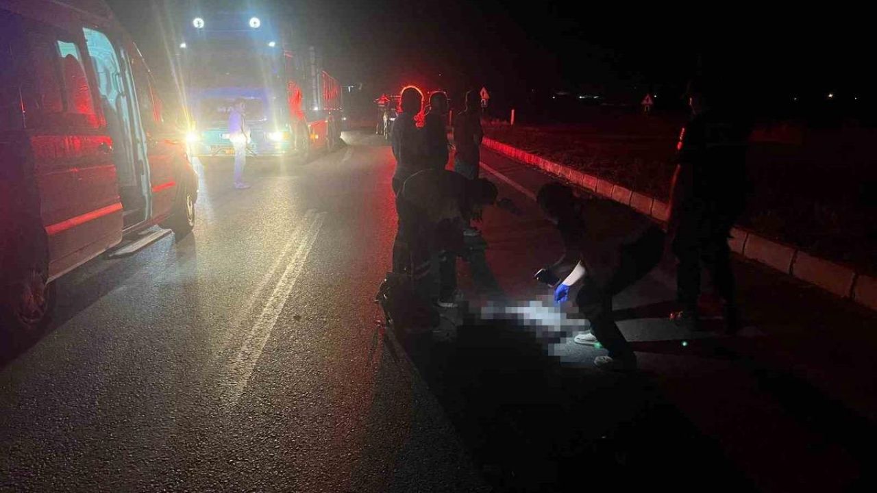 Feci Kaza:Önce Tır Çarptı, Sonra Otomobil Ezdi