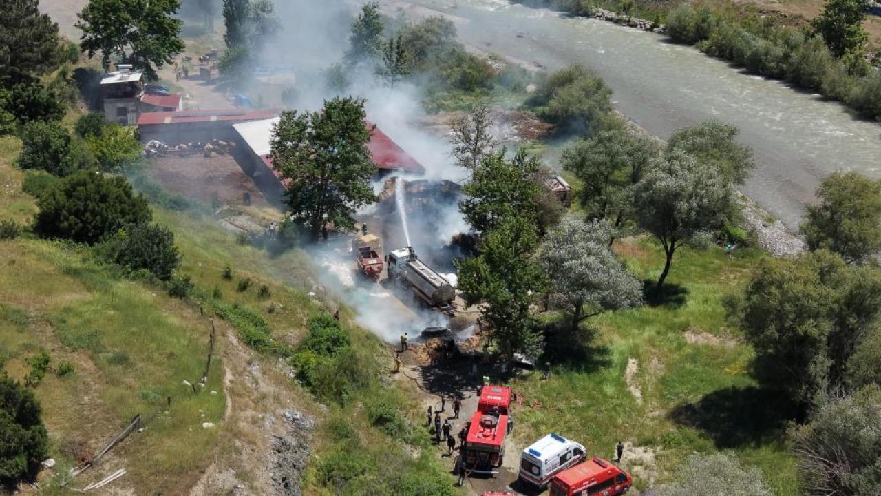 Hayvan Çiftliğinden Korkutan Yangın
