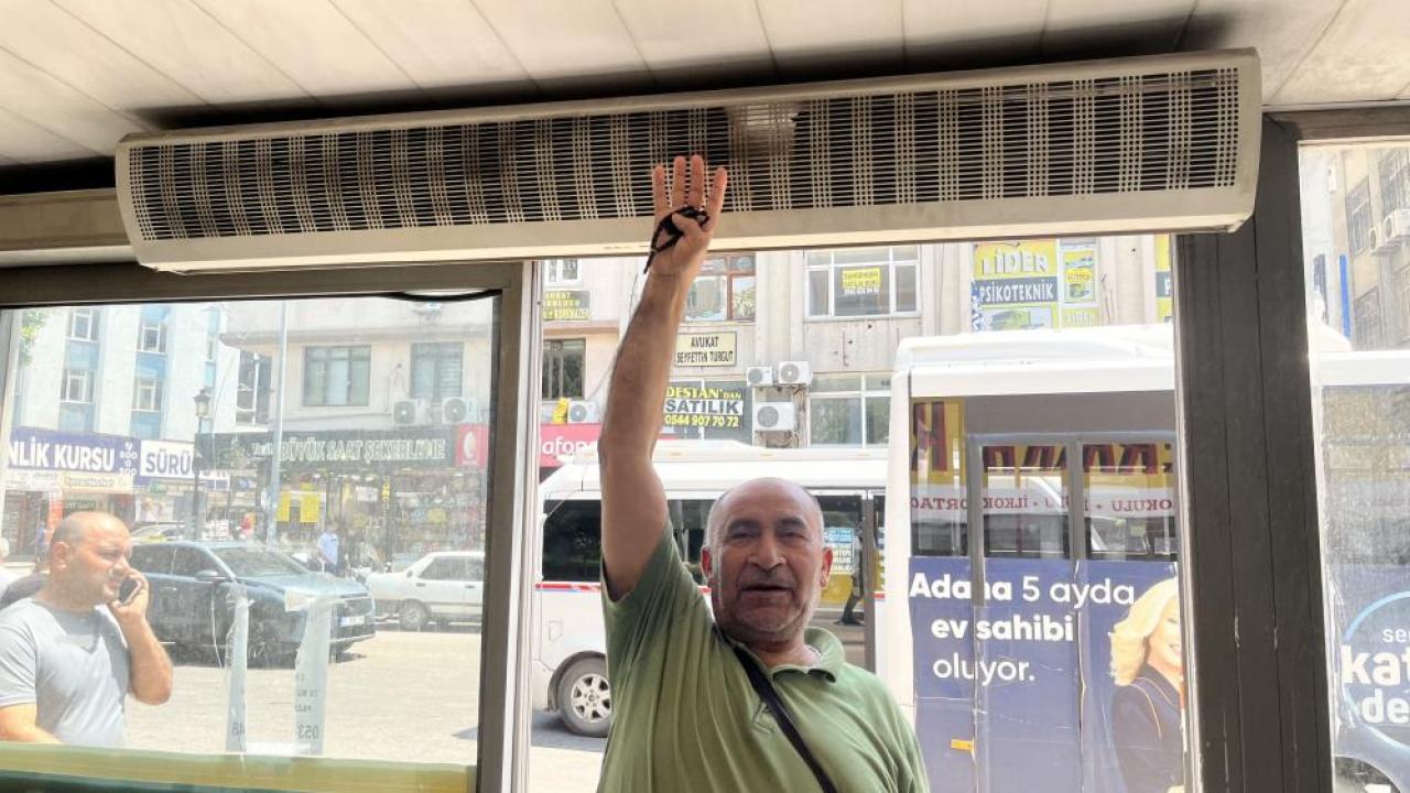 Klimalı Duraklar Devre Dışı Bırakıldı, Vatandaş Gölgeye Sığındı