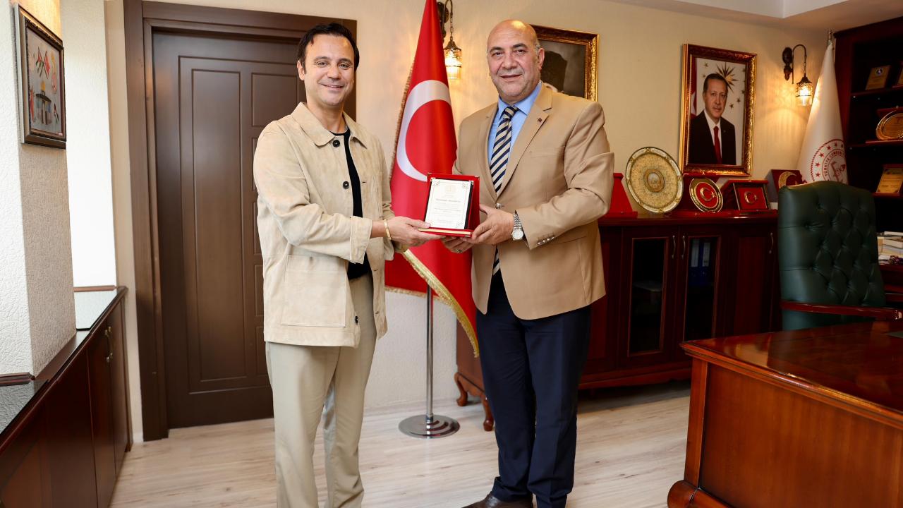 Milli eğitim Müdüründen Gündoğdu'ya Teşekkür Plaketi