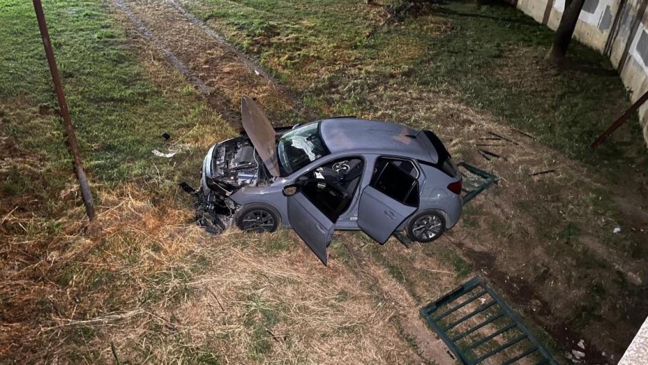 Navigasyon Yanlış Yolu Gösterdi, Dereye Uçtu:1 Yaralı