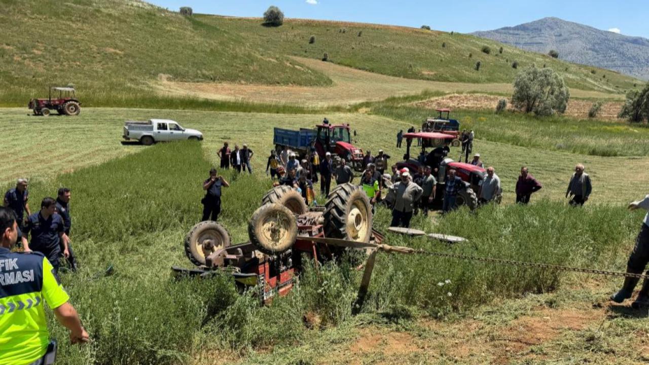 Tarlada Feci Kaza:Traktörün Altında Kaldı