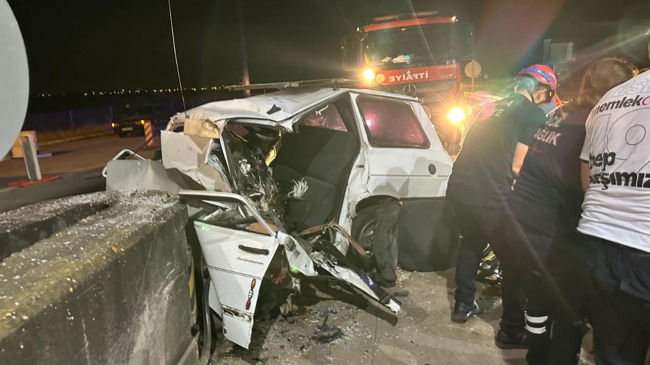 Adana'da Otomobil Beton Bariyere Çarptı: 1 Ölü