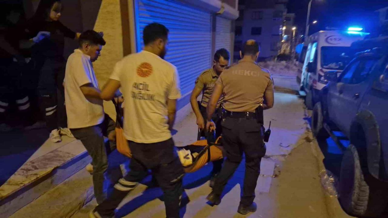 Bunalıma Girdi, Kendini Bıçakladı!