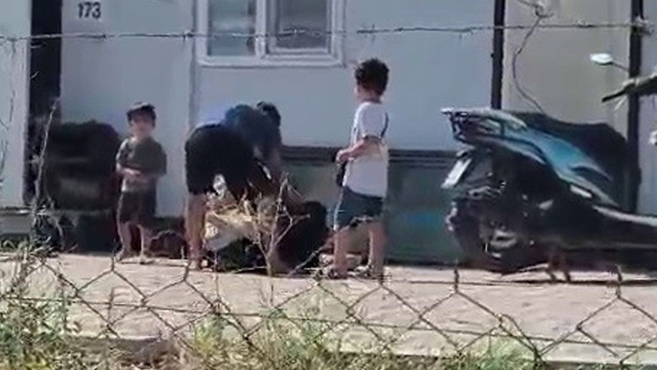 Çocuklarının Gözü Önünde Karısına Bıçakla Saldırdı!
