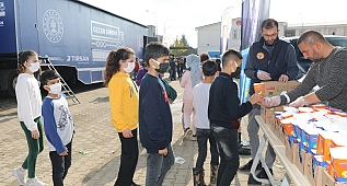 'GEZEN SİNEMA TIRI' YÜREĞİRLİ ÇOCUKLARLA BULUŞTU