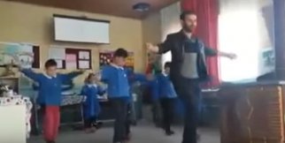 Öğretmen ve öğrencilerinden 'Erik Dalı'