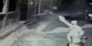 Oyuncu Mehmet Aslan'ın evini kurşunlayan zanlılar kamerada